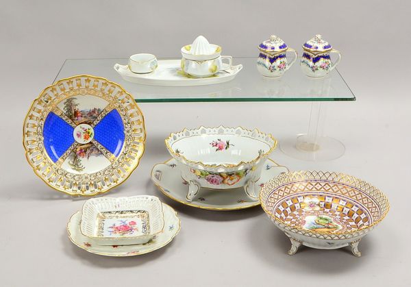 Kleines Tischporzellan-Sammlerkonvolut (Potschappel, Rosenthal, Plaue) und Teile: Schalen, Bouillont