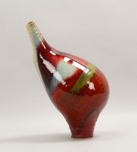 Süß, Carola (Fischerhuder Keramikerin, seit 2015 in Berlin), Künstlerkeramik, Tischvase, geschwungen