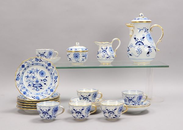Meissen (I. Wahl), Kaffeeservice, Zwiebelmuster, mit Goldrand, für 6 Pers.
