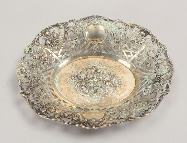 Kleine Servierschale/Korb, 800 Silber (punziert), feine Durchbrucharbeit; Durchmesser Ø 15,5 cm, Gew