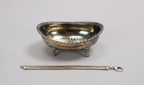 2 Silberteile: kleine Schale, 800 Silber, Maße 14 x 10 cm; und einzelnes Armband, 925 Sterlingsilber