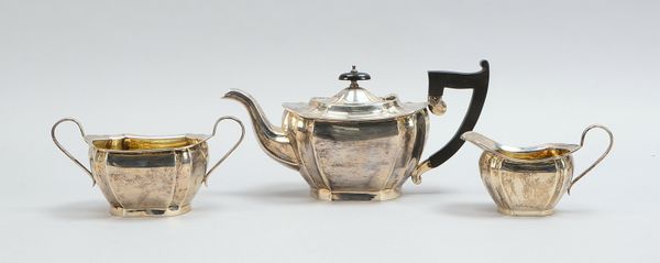 Teekern (Sheffield), 925 Sterlingsilber, klassische englische Ausführung, 3-teilig, umfassend: Kanne