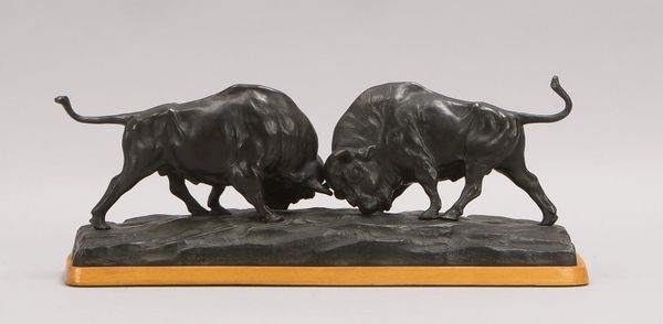 Bronze-Figurengruppe, 'Kämpfende Bisons/Wisente', Figuren auf naturalistischen Landschaftssockel, sp