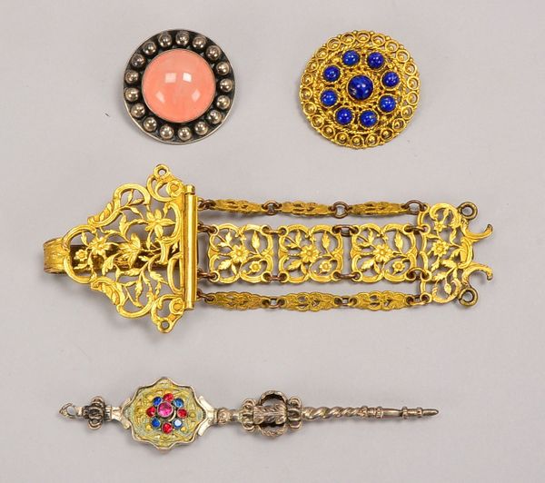 Kleines Antikschmuck-Konvolut, verschiedene Teile und Ausführungen, teils mit Besatz, 4 Stück: 1 Cha