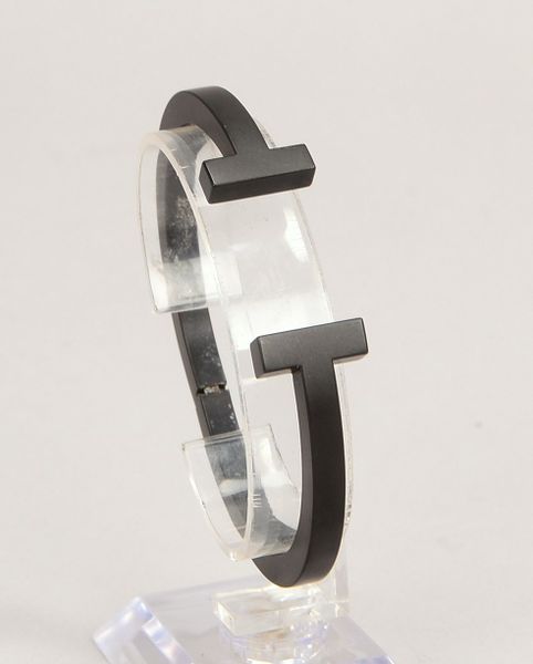 Tiffany & Co., Armreif/Armspange, geschwärzter Stahl, in der Schiene bezeichnet, in original Box; Du