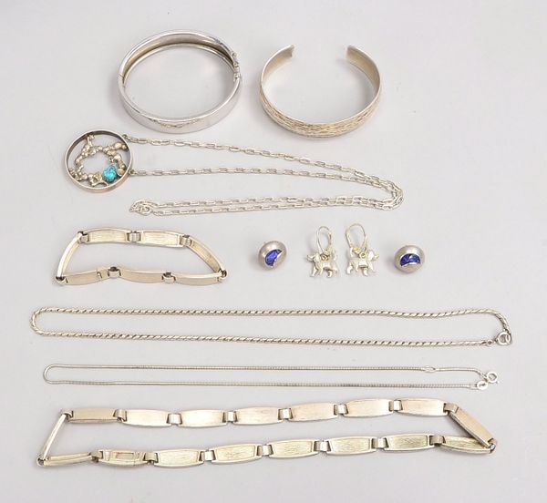 Silberschmuck-Konvolut, verschiedene Silbergehalte und Teile: Halsketten, Armschmuck, Ohrschmuck, u.