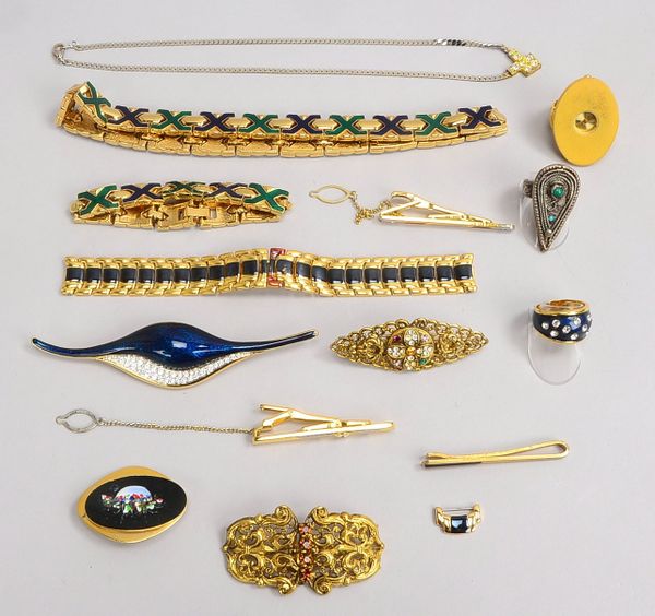 Modeschmuck-Konvolut, verschiedene Materialien und Ausführungen: Halsketten, Broschen, Ringe, u.a.
