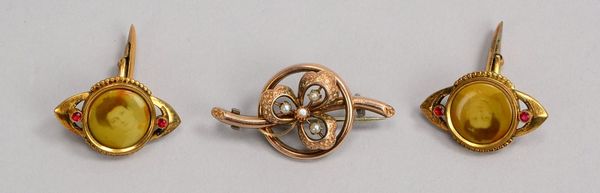 Kleines Biedermeier-Schmuckkonvolut, verschiedene Teile und Ausführungen: 1 Brosche, Schaumgold, und