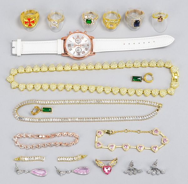 Modeschmuck-Konvolut, verschiedene Teile und Ausführungen, teils vergoldet, mit Schmucksteinbesatz,
