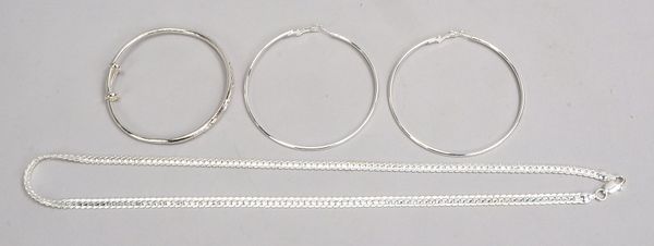 Silberschmuck-Set, 925 Sterlingsilber, 3-teilig: Halskette, Armreif/verstellbar, und Paar großer Cre
