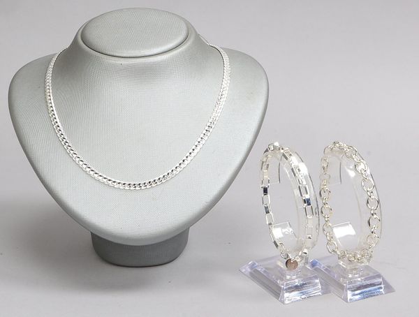 Silberschmuck, 925 Sterlingsilber, verschiedene Teile und Ausführungen, 3 Stück: 1 Halskette, Länge