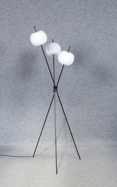 Kundalini/Italien, Designer-Stehleuchte, 3-flammig, Modell 'Kushi Floor', 3x Glaskugel-Schirme/mundg