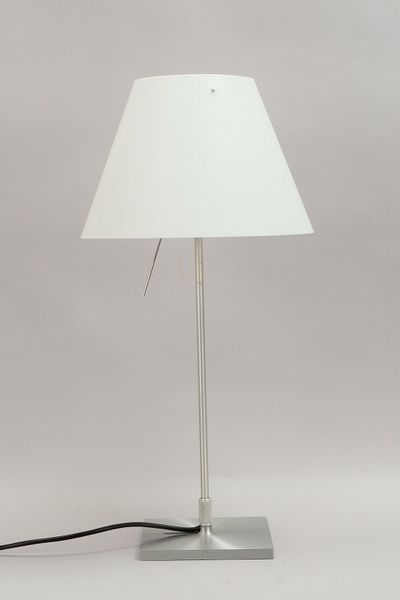 Luceplan/Italien, Designer-Tischlampe, 1-flammig, Modell 'Constanza', quadratischer Stand und Holm g