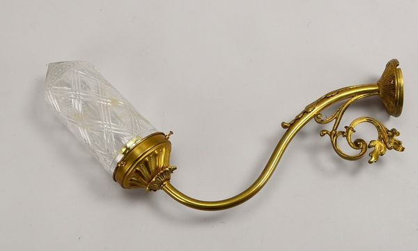 Wandapplikation, 1-flammig, Messingguss, floral-ornamentale Ausführung, mit klarsichtigem geschliffe