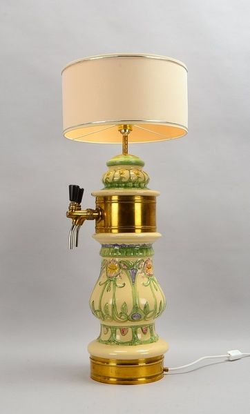 Stehlampe aus alter Zapfsäule, 1-fl., Messing und Keramik/polychrom gefasst