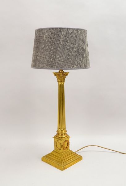 Tischlampe, 1-fl., Messing, mit Sockel und kannelierter Säule, Stoffschirm