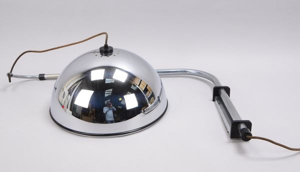 Designer-Hängelampe, 1-flammig, schwenkbarer Bogen, mit verchromtem Schirm, Lampe mit Schunrschalter