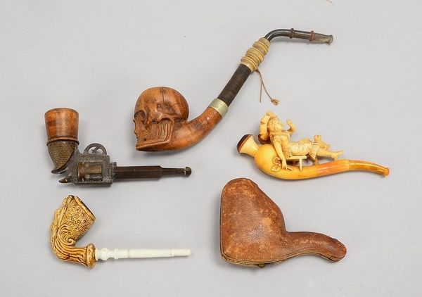 5 Sammler-Pfeifen, versch. Materialien, unterschiedliche figürl. Ausf./1x mit Lederhülle