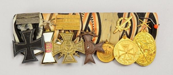 Sammler-Medaillenspange (I. WK), besetzt mit diversen Orden/Medaillen, 7 Stück: 'Eisernes Kreuz II.