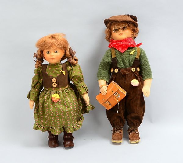 2 Sammlerpuppen, Margarete Steiff, Charakterpuppen 'Andreas', Höhe 48 cm, und 'Gabi', Höhe 43 cm - j