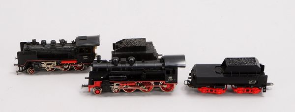 2 Modelleisenbahnen, Märklin Spur H0: Modell-Nr. 3003 und Modell-Nr. 3098, in OVP