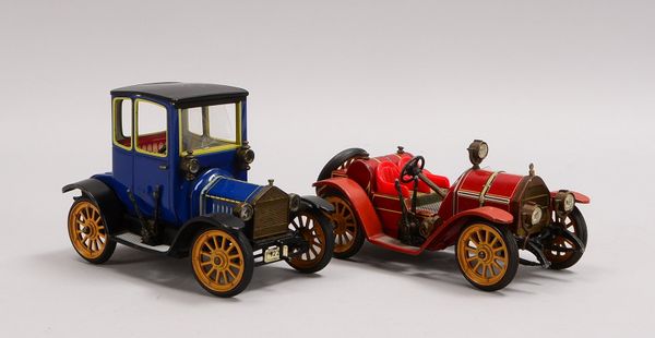 2 Modellfahrzeuge, Schuco, mit Schlüsselaufzug: Mercer 1225, und Ford 1227
