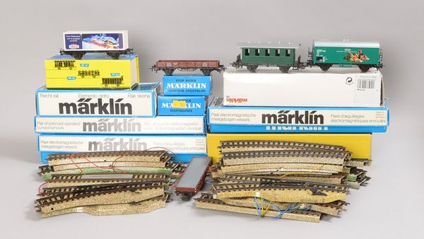 Modelleisenbahn-Konvolut, Märklin H0: versch. Waggons und Gleise