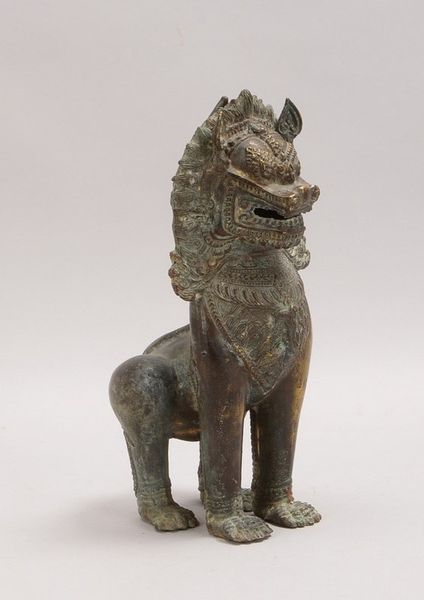 Bronzefigur (China), 'Löwe - Tempelwächter', Bronze partiell reliefiert; Höhe 27,5 cm
