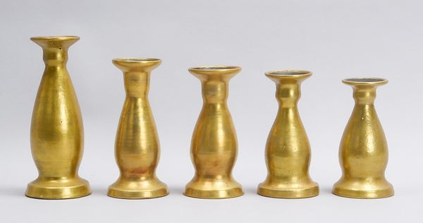 Eulentöpferei, kleines Tischkerzenleuchter-Konvolut, bauchige Form, Leuchter jeweils vergoldet, Trau