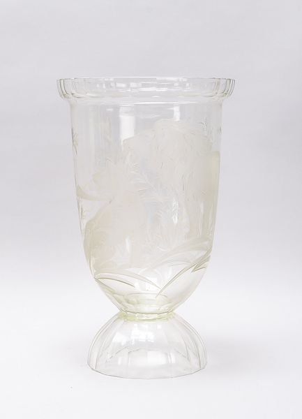 Kristallvase, mit mattiertem Dekor, "Löwenpaar in Landschaft"; Höhe 35,5 cm, Druchmesser Ø 22 cm