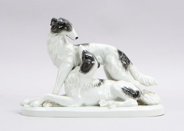 Neutettau, Porzellanfigur "Windspiele-Barsois" auf ovaler Plinthe, Modellnummer 520310, grüne Stemp