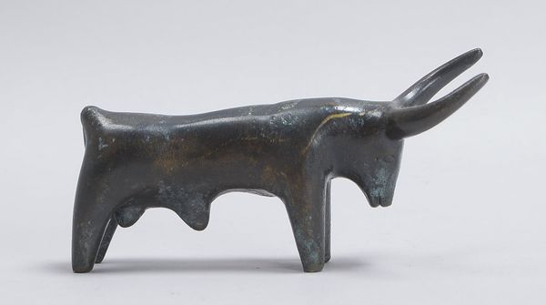 Kleinbronze, 'Stier', stilisierte Darstellung; Höhe 7 cm, Länge 13 cm