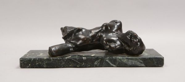 Rodin, Auguste (1840 Paris - 1917 Meudon), Bronzefigur, 'La Martyre' - liegender weiblicher Torso (n