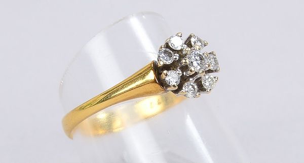 Ring, 750 GG/Wg (gestempelt), besetzt mit 8x kleinen Brillanten; RG 56, Gewicht 3,10 g