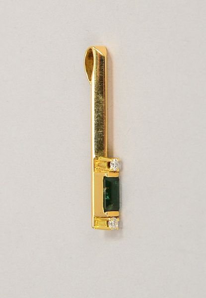Anhänger (Goldschmiedearbeit), 750 GG (gest.), mit Smaragd und 2x kl. Brillanten