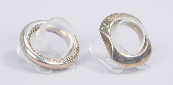 2 Designerringe (Goldschmiedearbeit), 925 Sterlingsilber (gestempelt), Zirkonia-Besatz; RG 54 und 61