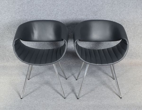 Züco (Schweiz), Paar Designerstühle/Loungesessel, Modell 'Little Perillo', Sitzschale mit anthrazitf