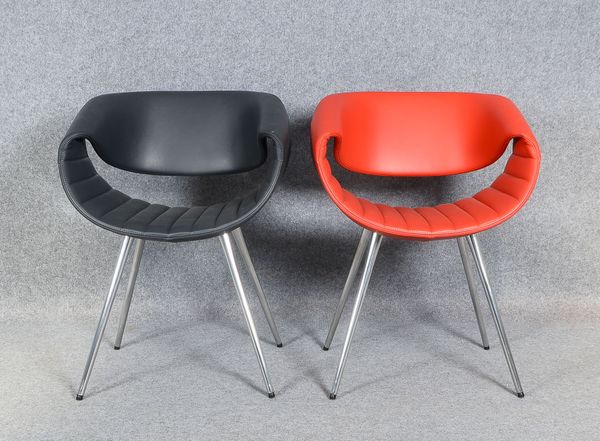 Züco (Schweiz), Paar Designerstühle/Loungesessel, Modell 'Little Perillo', Sitzschale mit Lederbezug