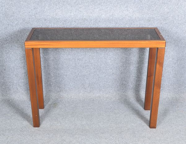 Anrichtetisch, Magahoni, Korpus mit eingelegter Rauchglas-Platte; Höhe 74 cm, Breite 100 cm, Tiefe 3