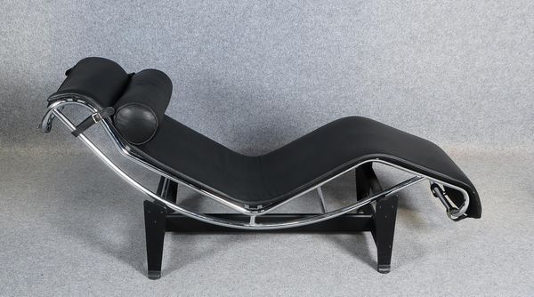 Designer-Liege, Modell ähnlich LeCorbusier (Hersteller unbekannt), Gestell verchromter Stahl, mit Le