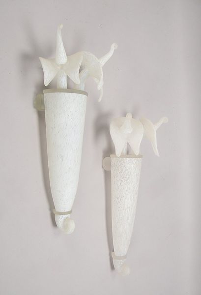 Paar Wandleuchten, Künstlerglas-Schirme, Entwurf: S. Borowski; Länge 47 cm