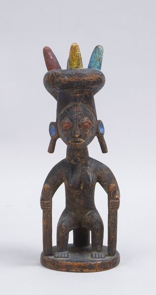 Holzfigur/Igbo (Ahnenfigur der Biafra/Nigeria), 'Sitzende Frauenfigur mit zwei Stöcken', Holz handge