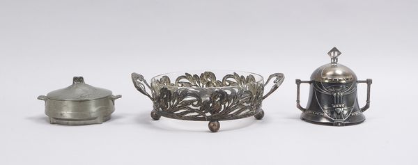 Kleines Servierteile-Sammlerkonvolut (Jugendstil), Zinn, verschiedene Gefäße und Ausführungen, 3 Stü
