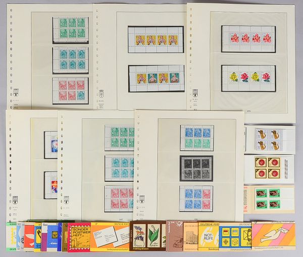 Briefmarkensammlung ('DDR'): 26x Sonderpostwertzeichen-Hefte und 14x Marken-Heftchen, postfrisch
