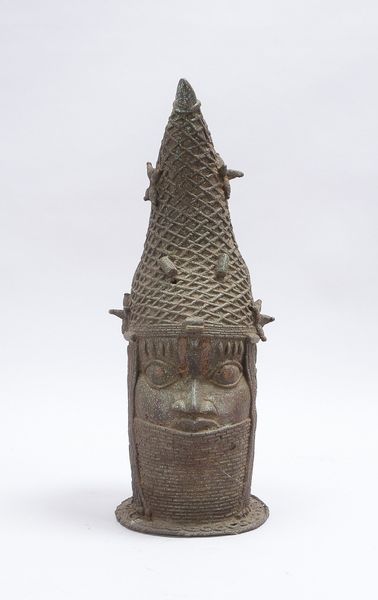 Bronzefigur (Edo/Benin), 'Kopf' mit traditionellem Kopfschmuck, Hohlguss-Bronze (Lost Wax) mit Koral