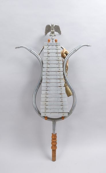 Historisches Sammerstück, alte Lyra/Spielmannszug-Marschglockenspiel, auf der Spitze mit charakteris