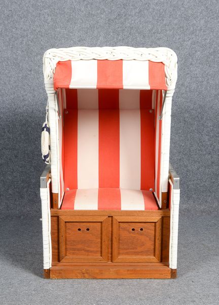 Miniatur-Strandkorb, maritimes dekoratives Sammlerstück aus Holz und Kunststoffgeflecht; Maße 83 x 4