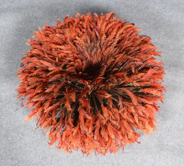 Federkopfschmuck, sog. Chapeau Juju der Bamileke, Kamerun, wird bei den Aka-Ritualen benutzt; Durchm