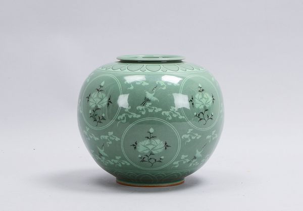 Seladon-Tischvase (Korea, 20. Jahrhundert - im Stil der Goryeo-Dynastie), bauchige Form, Wandung uml
