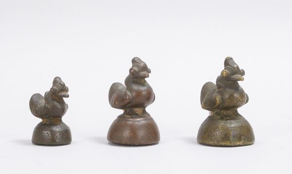 3 figürliche Opiumgewichte (Birma - alt), Bronze, in Vogelgestalt, unterschiedliche Größen; Höhe 5 c
